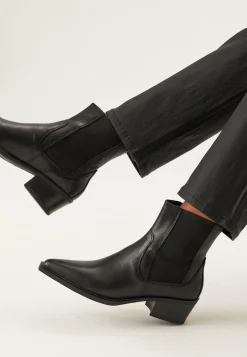 Kelsey Heel Classic Leather Boots