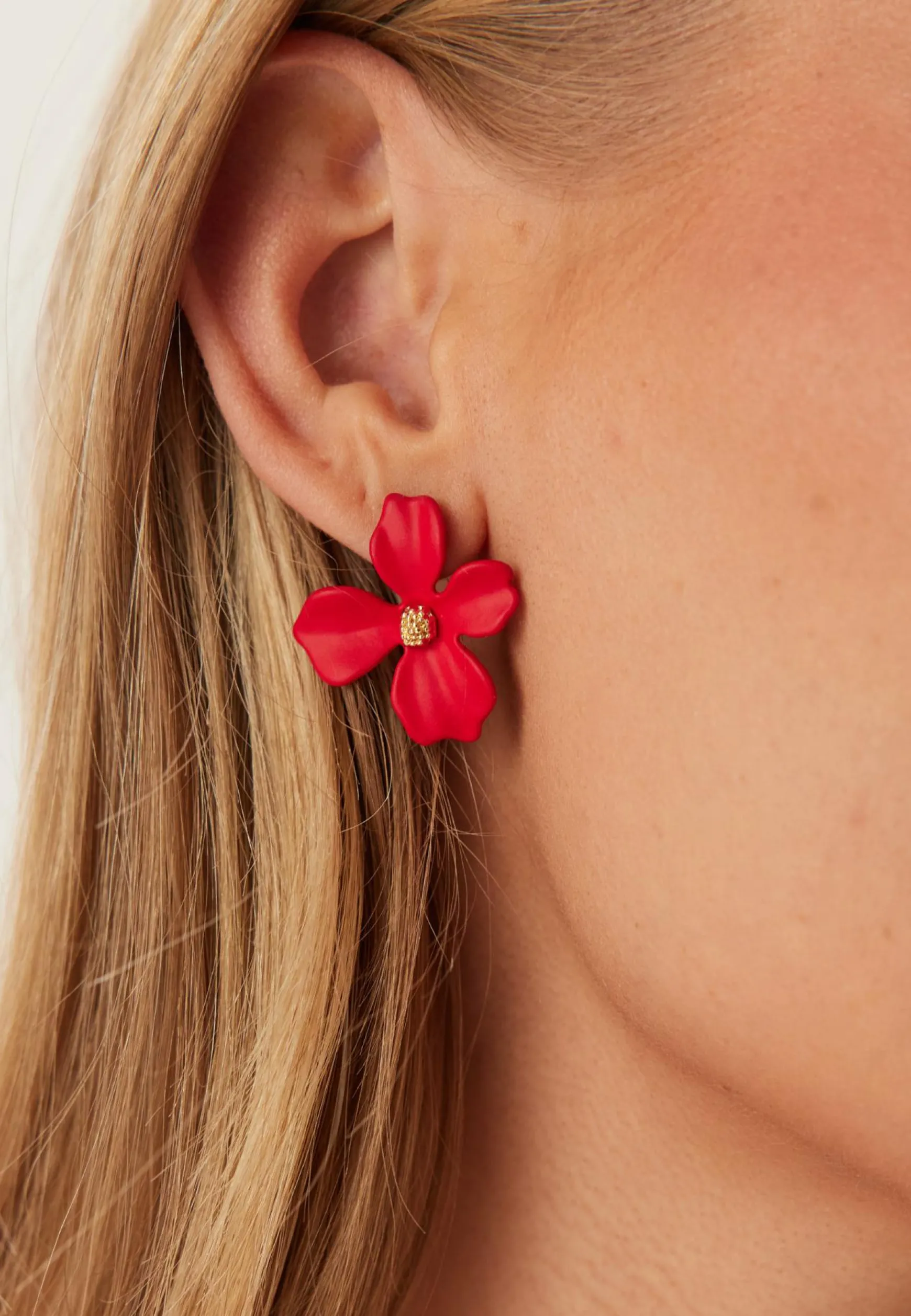 Lilly Flower Earring
