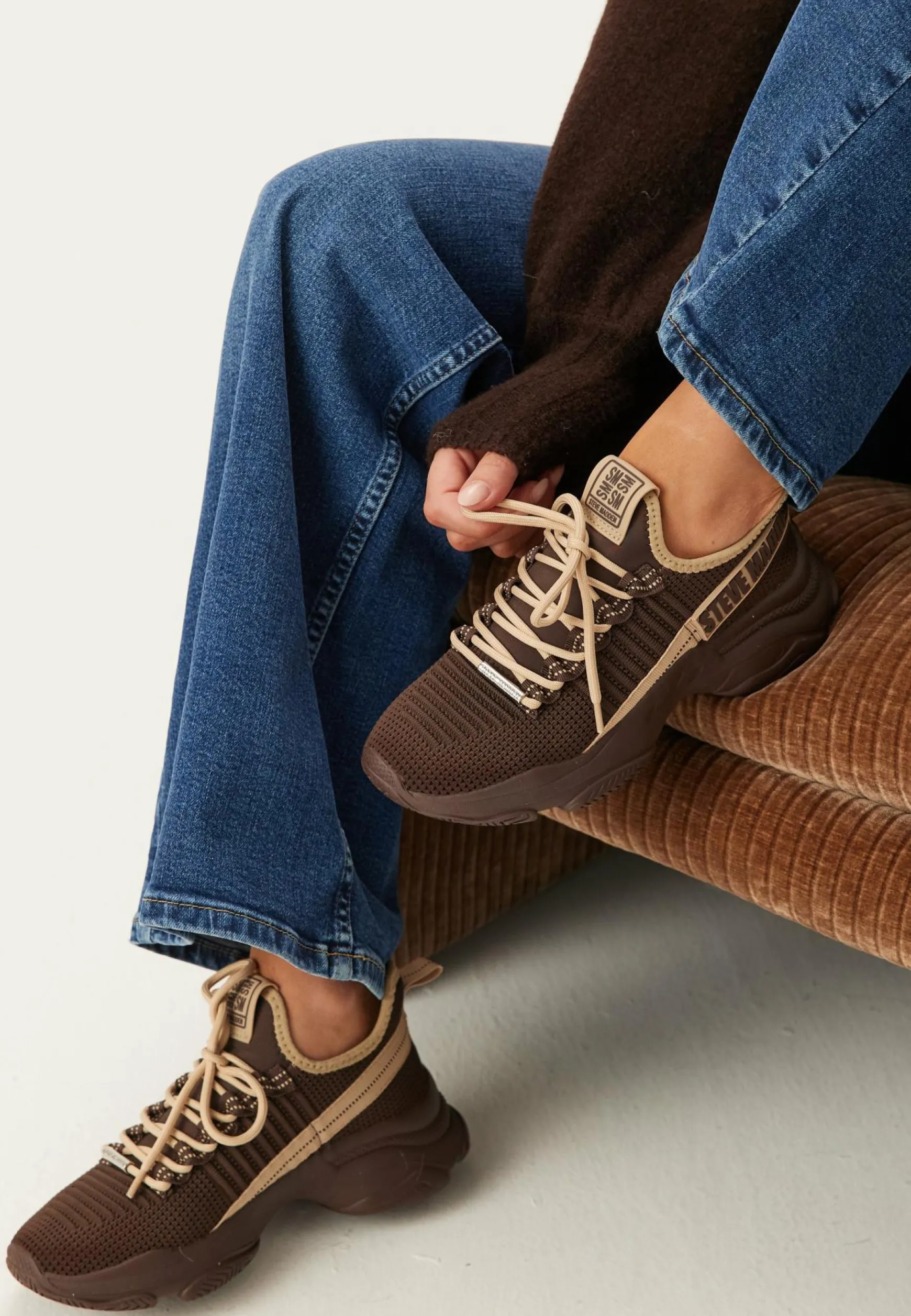Mac-E Sneaker