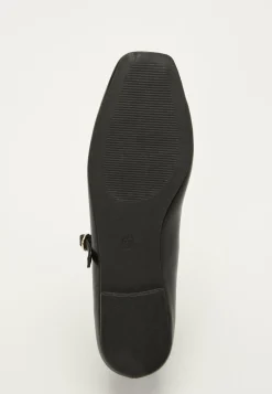Onlakira-3 Pu Mary Jane Baller