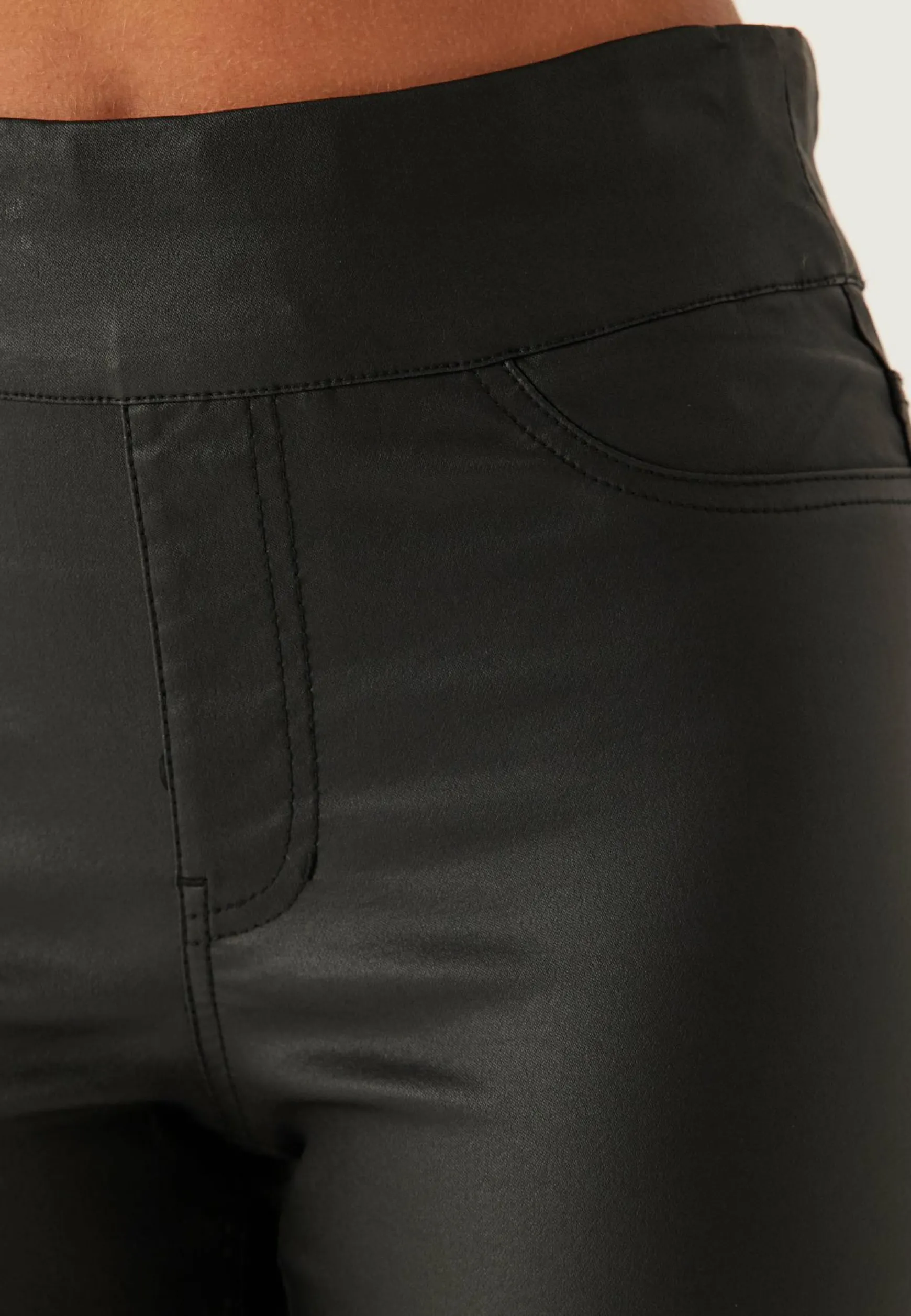 Push-up Coated Slim Trousers