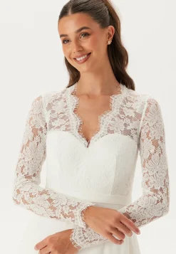 Scallop V-Neck Lace Gown