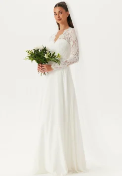 Scallop V-Neck Lace Gown