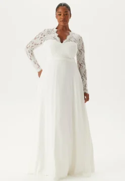 Scallop V-Neck Lace Gown