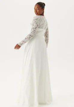 Scallop V-Neck Lace Gown