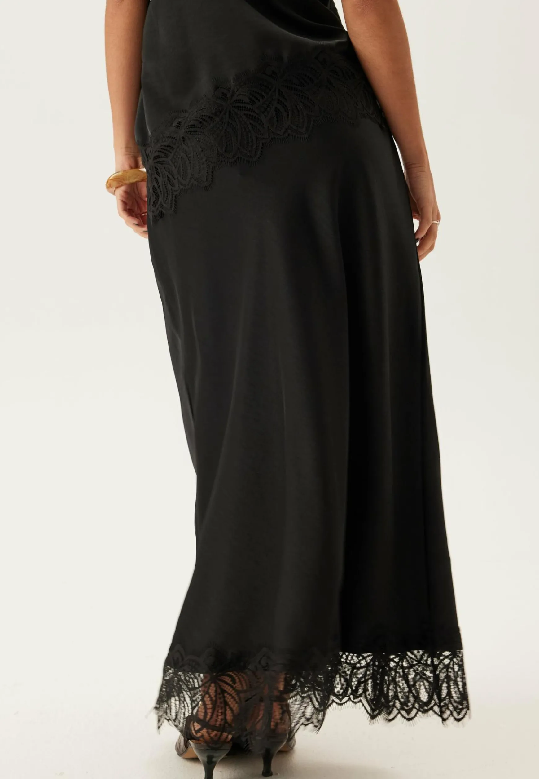 Vilea Ankle Skirt