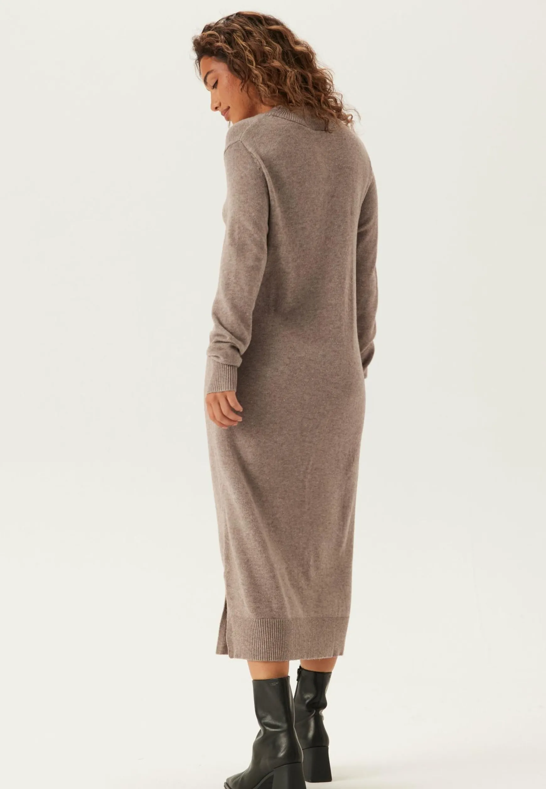 Viril Crew Neck Midi Dress